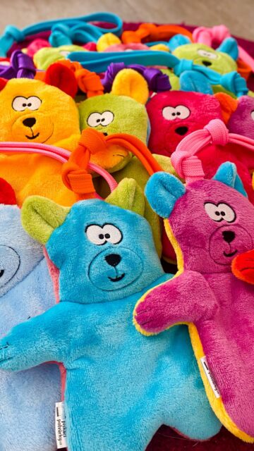 Der Auftrag war klar, bei Dem Bunten Bären soll es heuer bunt sein! 🐻
Wir sehen uns natürlich 4.6 auch vor Ort in unserem Stand👏🏻 Ein Paar Stück von dieser Sonderedition der Bären gibt es auch zum kaufen, wer mag?😁
.
Dogagility | Hundespielzeug | dogtoys | havohravo