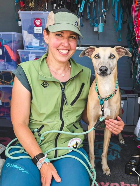 Was für ein Feiertagsprogramm! 🐾

Ein riesengroßes DANKE an alle, die bei unserem Stand vorbeigeschaut haben. Es freut mich jedes Mal aufs Neue, euch persönlich zu treffen, über Training, Sport und Ausrüstung zu plaudern und gemeinsam die passende Ausstattung für eure vierbeinigen Sportpartner zu finden. 💙

Danke für euer Vertrauen, wenn es darum geht, Geschirre anzupassen, Schwimmweste auszuwählen oder die richtige Ausrüstung für Training und Turnier zu finden. Gerade bei Sporthunden macht die passende Ausrüstung oft den kleinen, aber entscheidenden Unterschied. 🐕🏃‍♀️

Ein herzliches Dankeschön auch an den THV Traiskirchen @sari_hauer für die Einladung zu diesem großartig organisierten Turnier. Es ist jedes Jahr wieder ein Highlight für uns – und ja, wir geben es zu: Wir freuen uns mindestens genauso auf die legendären Langos wie auf das Turnier selbst. 😋🥖

Bis zum nächsten Mal – ich freue mich schon jetzt auf ein Wiedersehen und nächstes Jahr hoffentlich mit Fox auch als Starter dabei zu sein! ❤️

havohravo | hundesport | hundeagility | hundesportausrüstung